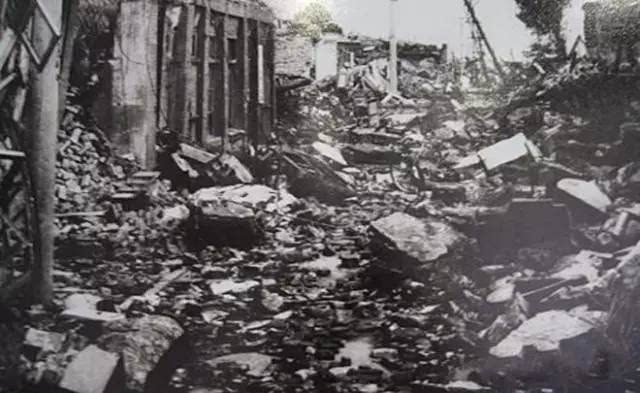 Trận động đất kinh hoàng này chỉ diễn ra trong 10 giây ngắn ngủi nhưng đã cướp đi sinh mạng của gần 255.000 người và khoảng 164.000 người bị thương. Thiệt hại về kinh tế là hơn 10 tỷ Nhân dân tệ.