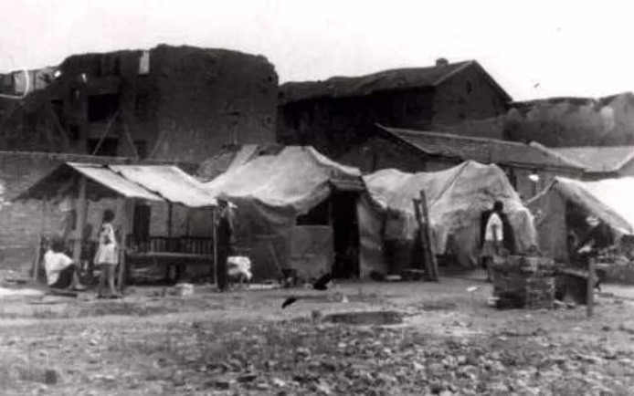 Theo giới chuyên gia, sức tàn phá của trận động đất xảy ra ở Đường Sơn tương đương với 400 quả bom nguyên tử được ném xuống thành phố Hiroshima của Nhật Bản trong cuối Thế chiến 2.