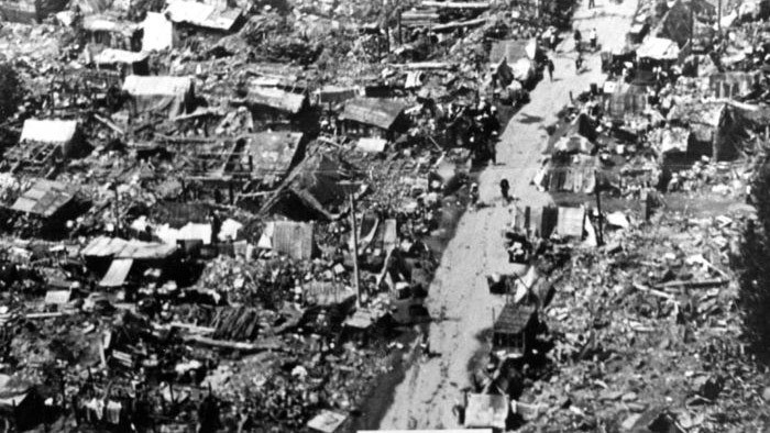 Trong số này, một số người kể rằng, vào tháng 7/1976, vùng ven biển phía Đông Nam Đường Sơn xuất hiện một số hiện tượng kỳ lạ. Một số người kể rằng đã nghe được tiếng nổ lớn khác hẳn với bình thường ở biển.