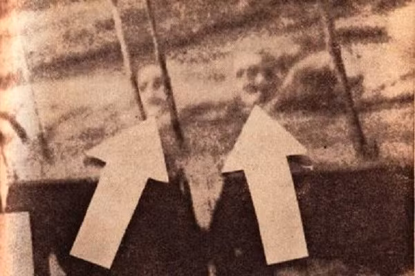 Vào năm 1924, 2 thủy thủ James Courtney và Michael Meehan thiệt mạng khi đang dọn dẹp trên tàu SS Watertown. Lễ tang của họ được tổ chức theo kiểu truyền thống trên biển. Về sau, một số thành viên thủy thủ đoàn chụp được ảnh hình bóng đầu của James Courtney và Michael Meehan nổi trên mặt sóng bên mạn tàu. Bức ảnh bí ẩn này khiến giới chuyên gia vẫn chưa thể giải mã.