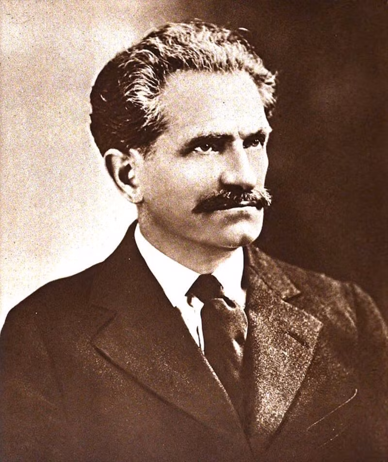 Cho đến cuối đời, ông không kết hôn, sinh con, thậm chí sống ẩn dật, trốn tránh báo chí, truyền thông và cả cha mẹ vì không muốn bị kiểm soát. Cuối cùng, ông qua đời năm 1944 vì xuất huyết não trong căn nhà thuê.