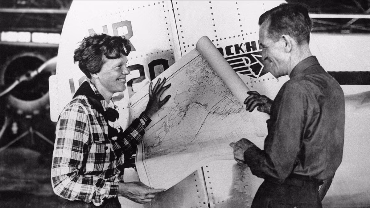 Rùng rợn hơn, một giả thuyết cho rằng, máy bay của Amelia Earhart và người hoa tiêu đã có thể đã rơi xuống một hòn đảo ở Thái Bình Dương. Trên những hòn đảo này có thể có những sinh vật rùng rợn ăn thịt người. Theo đó, bà Amelia và bạn đồng hành đã bị giết hại.