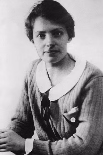 Nhờ sự phát triển của công nghệ ADN, các thi thể được tìm thấy trong khu rừng gần thành phố Yekaterinburg vào những năm 1990 đã được giới khoa học chứng minh thuộc về gia đình Sa hoàng Nicholas II, bao gồm thi hài công chúa Anastasia.