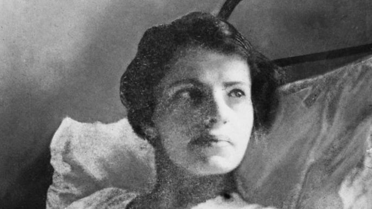 Căn cứ vào mẫu mô của Anderson lấy từ một bệnh viện ở bang Virginia, Mỹ, một nhóm nhà khoa học người Anh đã so sánh ADN của cô với gia đình Sa hoàng Nicholas II. Kết quả chỉ ra Anderson không có mối quan hệ nào với Sa hoàng cuối cùng của Nga.