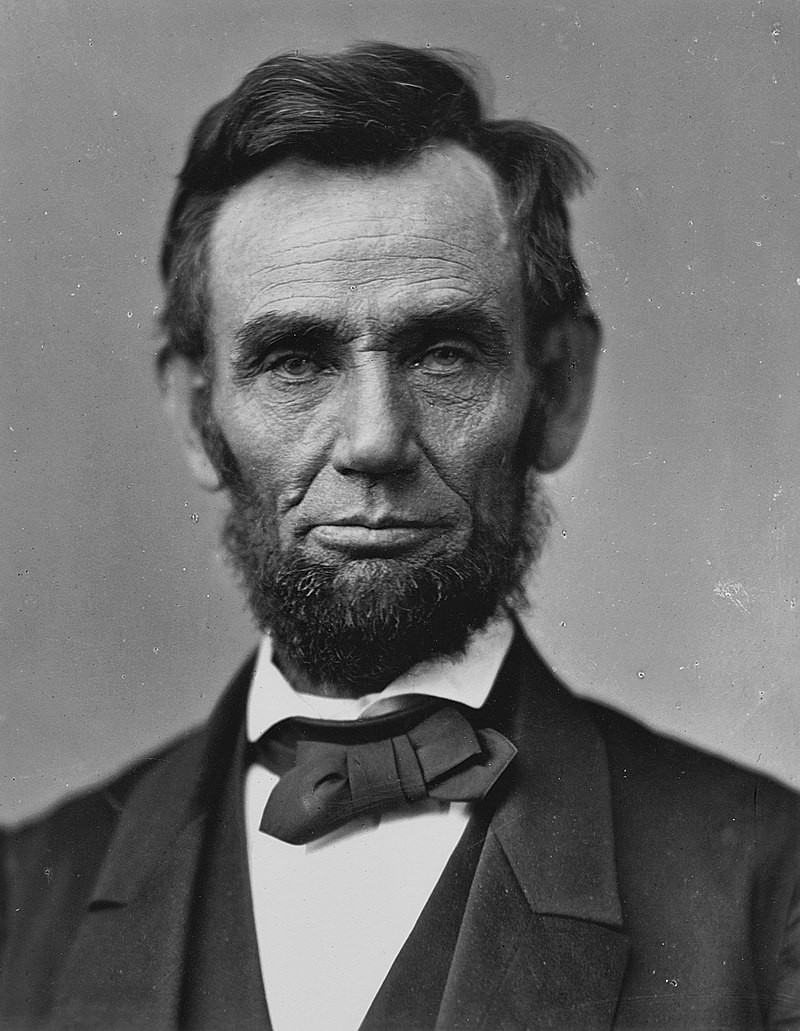 20 năm sau, Abraham Lincoln (trong ảnh) đắc cử Tổng thống và bị ám sát vào năm 1865. Tiếp đến, các ông chủ Nhà Trắng khác qua đời khi đương nhiệm gồm: Tổng thống James Garfield qua đời năm 1881, William McKinley mất năm 1901, Warren Harding qua đời năm 1923, Franklin Roosevelt mất năm 1945.
