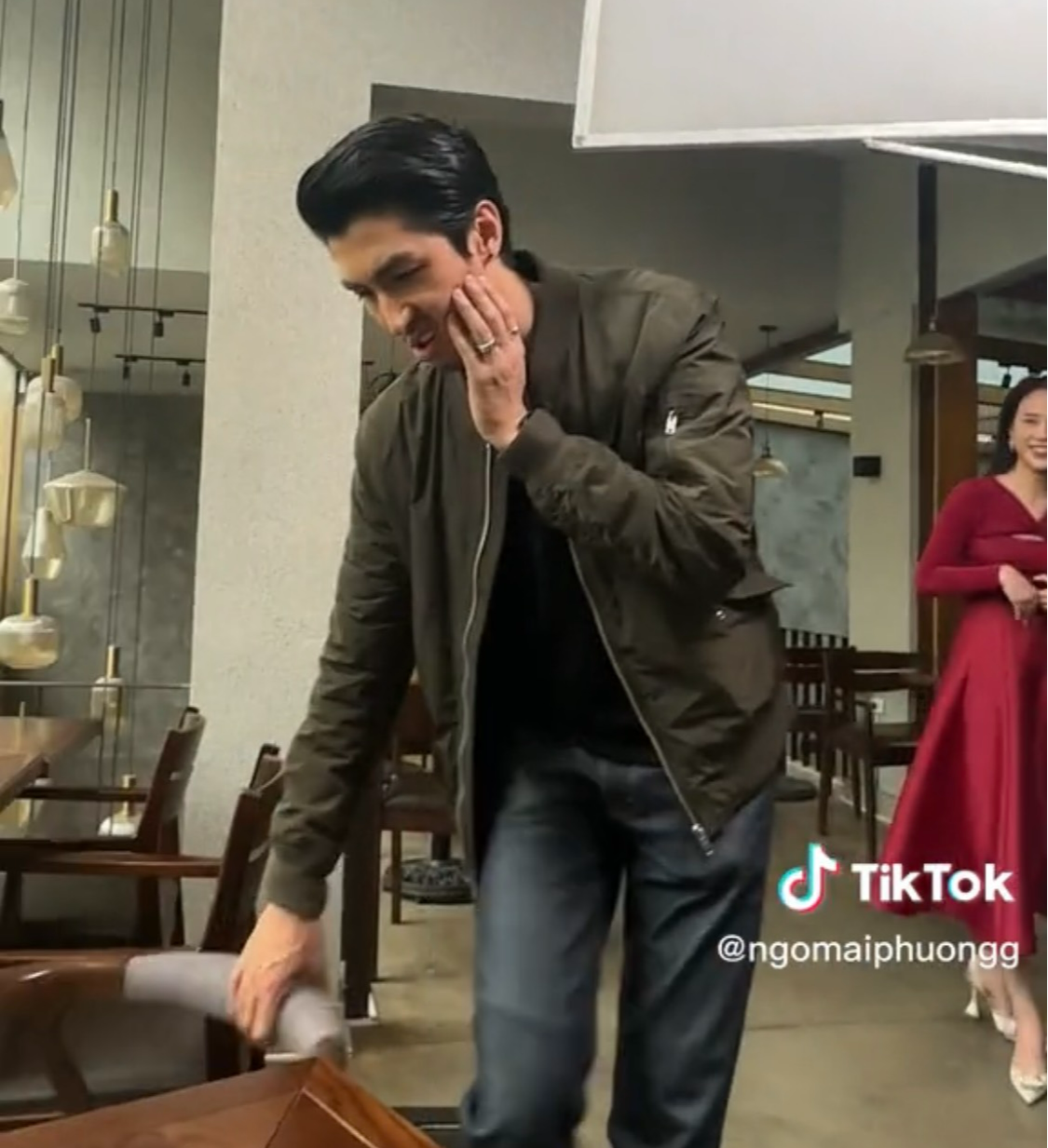 Hậu trường “Đừng làm mẹ cáu” Bình An điếng người sau cú tát Hau truong “Dung lam me cau” Binh An dieng nguoi sau cu tat