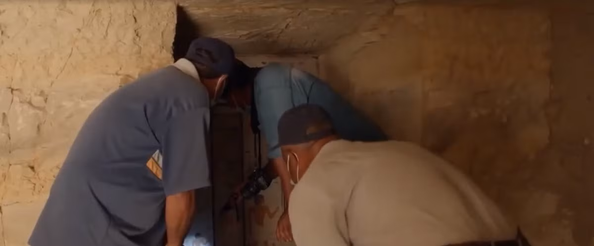 Người Ai Cập cổ đại tin rằng, sau khi qua đời, một phần linh hồn gọi là "Ba" biến thành hình dạng chim có đầu người.