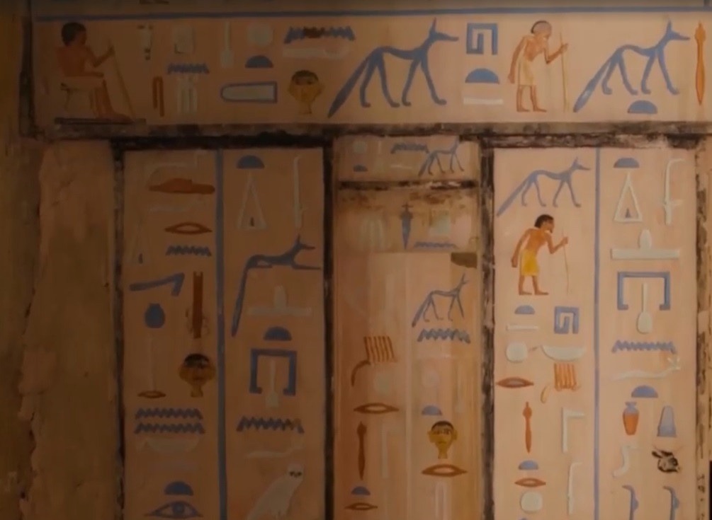 Theo đó, giới nghiên cứu suy đoán Pinomis có thể là cố vấn hoặc vị quan có địa vị cao trong triều đình. Khi còn sống, ông là người quyền lực và giàu có.