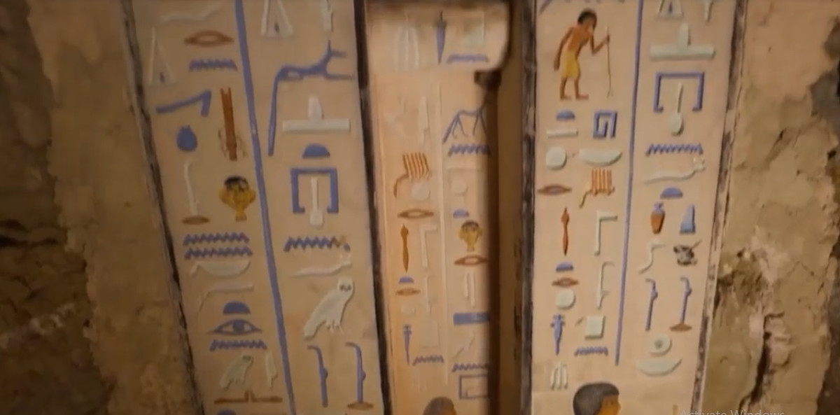 Cụ thể, các chuyên gia không khỏi choáng ngợp khi bước vào bên trong ngôi mộ khi nhìn thấy những bức tường có những hình vẽ còn gần như nguyên vẹn theo năm tháng.