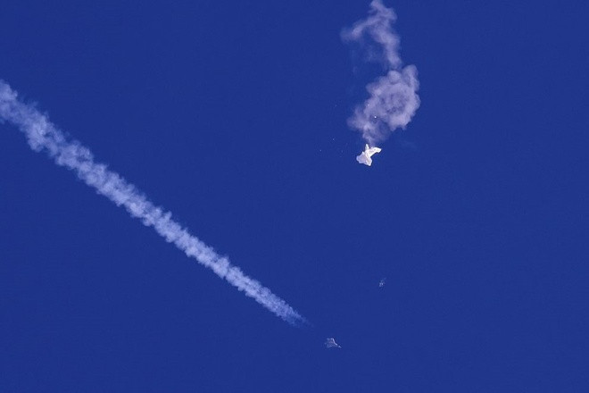 Đến ngày 12/2, tiêm kích F-22 của Mỹ bắn hạ một "vật thể bay tầm cao" khi nó di chuyển qua không phận Canada. Tiêm kích của Mỹ bắn hạ vật thể này theo yêu cầu phối hợp từ hai nước.