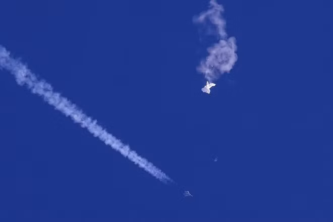 Đến ngày 12/2, tiêm kích F-22 của Mỹ bắn hạ một "vật thể bay tầm cao" khi nó di chuyển qua không phận Canada. Tiêm kích của Mỹ bắn hạ vật thể này theo yêu cầu phối hợp từ hai nước.