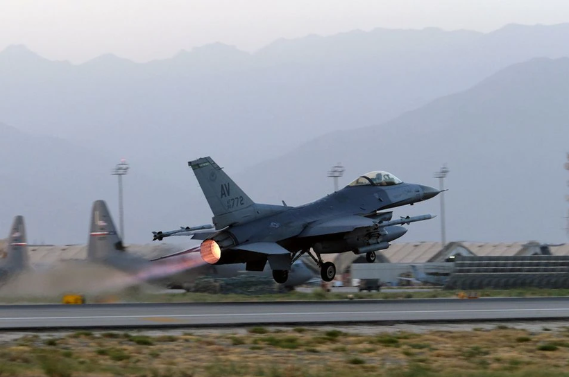 "Chúng tôi đã xem xét kỹ lưỡng hơn không phận của Mỹ ở những độ cao này, bao gồm cả việc tăng cường radar. Điều này ít nhất có thể giải thích phần nào sự gia tăng các vật thể mà chúng tôi đã phát hiện được trong tuần qua", Melissa Dalton, trợ lý Bộ trưởng Quốc phòng Mỹ về các vấn đề bán cầu và quốc phòng nội địa, cho biết trong một cuộc họp báo diễn ra vào ngày 12/2.