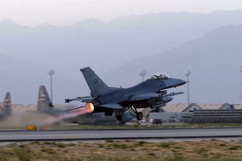 "Chúng tôi đã xem xét kỹ lưỡng hơn không phận của Mỹ ở những độ cao này, bao gồm cả việc tăng cường radar. Điều này ít nhất có thể giải thích phần nào sự gia tăng các vật thể mà chúng tôi đã phát hiện được trong tuần qua", Melissa Dalton, trợ lý Bộ trưởng Quốc phòng Mỹ về các vấn đề bán cầu và quốc phòng nội địa, cho biết trong một cuộc họp báo diễn ra vào ngày 12/2.