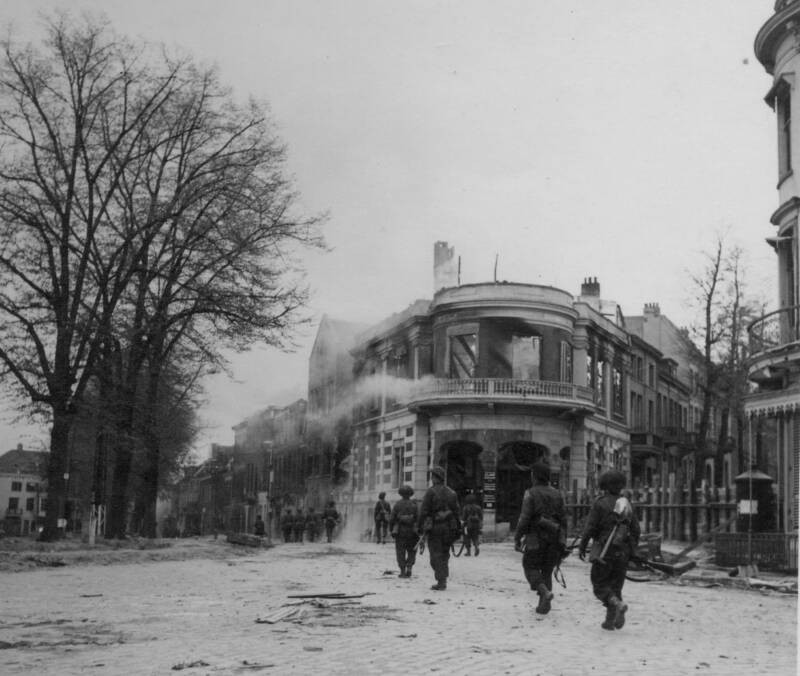 Kho báu được cho là gồm 4 chiếc hộp lớn chứa đầy kim cương, hồng ngọc, vàng bạc và các loại trang sức mà Đức quốc xã cướp được tại một ngân hàng vào tháng 8/1944.