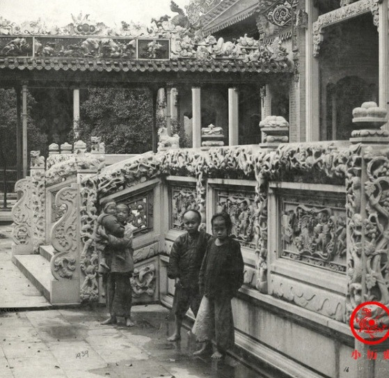 Trần Gia Từ ở Quảng Châu vừa là thư viện vừa là từ đường. Theo đó, nơi đây từng là địa điểm giáo dục của nhiều người xuất thân từ tầng lớp thượng lưu.