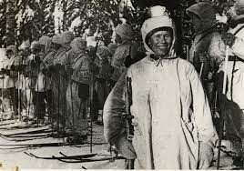 Đến ngày 6/3/1940, Hayha bị binh sĩ Liên Xô bắn trúng hàm. Sự việc này khiến tay súng bắn tỉa của Phần Lan gần như mất nửa khuôn mặt. Ông rơi vào tình trạng hôn mê trong 11 ngày và phải mất vài năm để hồi phục hoàn toàn. Sau chiến tranh, ông trở về quê nhà, sống những năm cuối đời ở thị trấn Roukolahti trước khi qua đời năm 2002, hưởng thọ 96 tuổi.