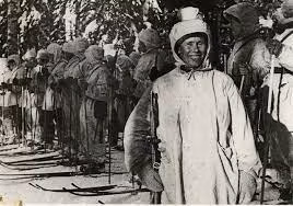 Đến ngày 6/3/1940, Hayha bị binh sĩ Liên Xô bắn trúng hàm. Sự việc này khiến tay súng bắn tỉa của Phần Lan gần như mất nửa khuôn mặt. Ông rơi vào tình trạng hôn mê trong 11 ngày và phải mất vài năm để hồi phục hoàn toàn. Sau chiến tranh, ông trở về quê nhà, sống những năm cuối đời ở thị trấn Roukolahti trước khi qua đời năm 2002, hưởng thọ 96 tuổi.