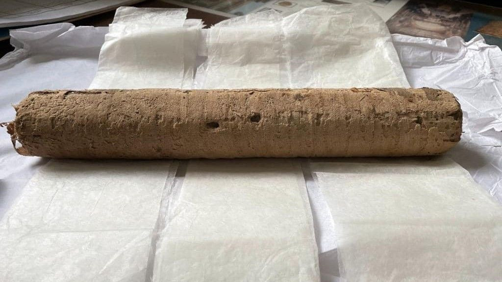 Cổ vật khoảng 2.000 tuổi này được tìm thấy bên trong một quan tài ở ngôi mộ gần Kim tự tháp bậc thang Djoser, Saqqara vào tháng 5/2022.