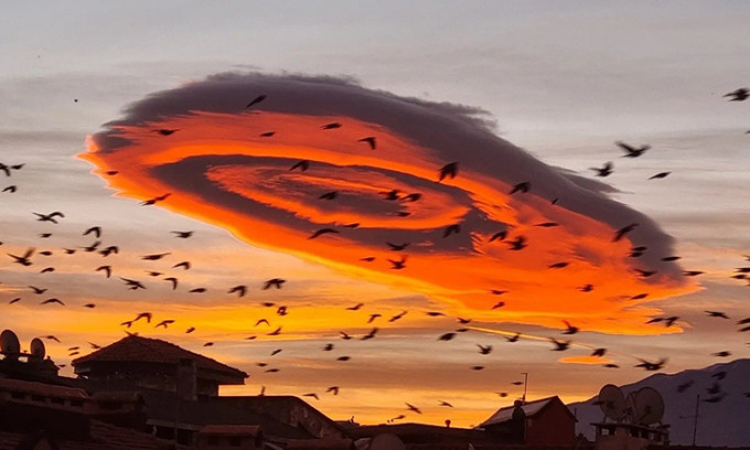 Vào ngày 19/1/2023, một đám mây khổng lồ hình con mắt xuất hiện phía trên một ngọn núi vào lúc sáng sớm khi Mặt Trời mọc và có thể nhìn thấy từ các quận Kestel, Gürsu, Yıldırım, Osmangazi và Nilüfer của vùng Bursa, Thổ Nhĩ Kỳ.