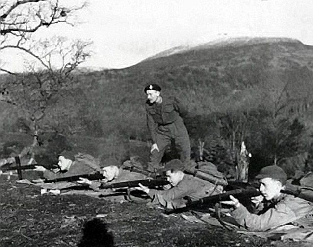 Khi Thế chiến 2 kết thúc, "Jack Điên" tham gia nhiều nhiệm vụ ở Myanmar, Palestine và Australia trước khi trở về nước làm công việc hành chính trong Quân đội. Ông nghỉ hưu năm 1959.