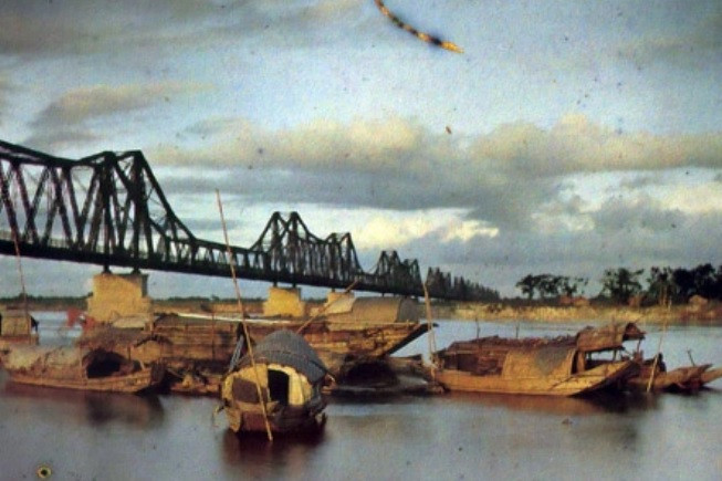 Một góc cầu Long Biên ở Hà Nội năm 1915.