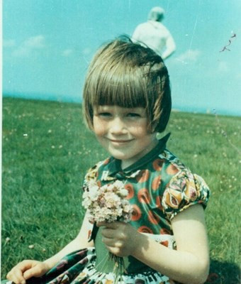 Năm 1964, Jim Templeton chụp ảnh cho con gái 5 tuổi. Sau khi rửa ảnh, ông phát hiện một hình bóng trông giống phi hành gia đang đứng phía sau con gái. Ông khẳng định vào thời điểm chụp ảnh, không có ai ngoài con gái.