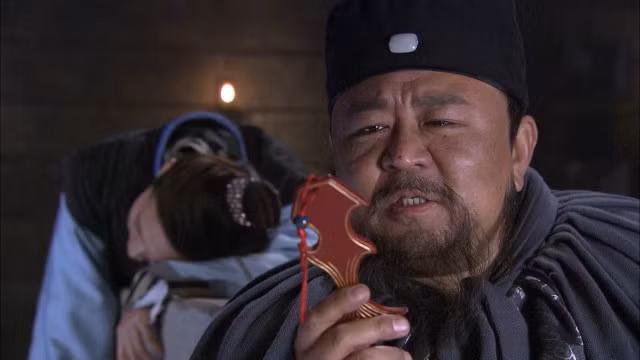 Trên con đường quan lộ, Địch Nhân Kiệt nhiều lần được thăng quan nhưng cũng có những lần bị giáng chức. Thế nhưng, dù ở cương vị nào, ông đều giữ vững đạo làm quan, thanh liêm, chính trực, lấy dân làm gốc, hết lòng vì đất nước.