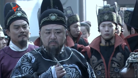 Ông là vị quan của nhà Đường sau đó là triều đại Võ Chu do Võ Tắc Thiên sáng lập. Dưới thời Võ Tắc Thiên, Địch Nhân Kiệt từng giữ chức Tế tướng.