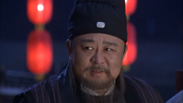 Trong số này có việc khi bị giáng chức và điều động về Bành Trạch, Địch Nhân Kiệt vẫn luôn sống liêm khiết, vì nước thương dân. Khi Bành Trạch xảy ra hạn hán nặng nề, ông chứng kiến cuộc sống của người dân gặp nhiều khó khăn, đói kém.