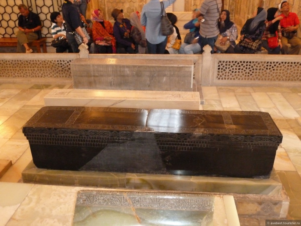 Cho đến nay, giới chuyên gia vẫn chưa thể giải mã lời nguyền hoàng đế Timur có thật hay không. Thế nhưng, sau sự kiện trên, nơi an nghỉ của ông hoàng này không có ai dám mạo phạm.