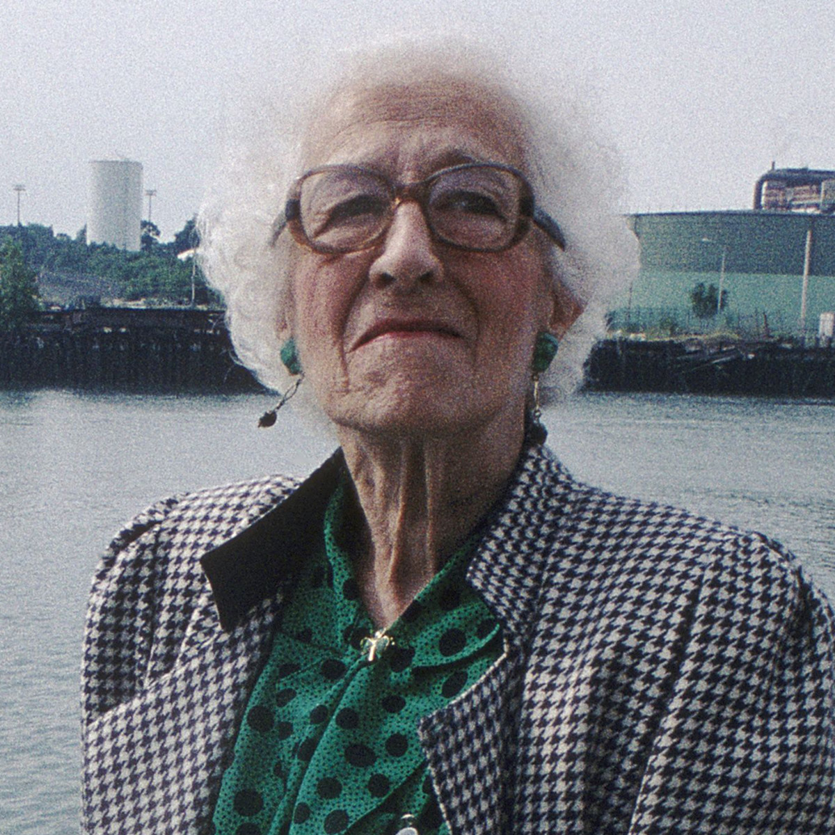 Sau khi chồng mất, mẹ của bà Millvina không muốn nói nhiều về thảm kịch Titanic vì nỗi đau mất người thân quá lớn. Dù vậy, bà nói với các con rằng, chồng đã cứu sống 3 mẹ con khi nhanh chóng đưa gia đình tới nơi có xuồng cứu hộ khi thảm kịch xảy ra.