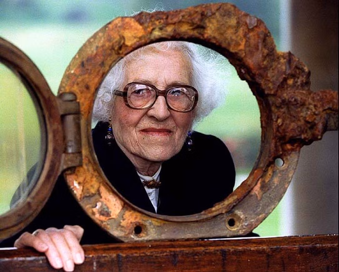 Bà Millvina dành phần lớn thời gian trong đời ở Southampton, Anh. Bà chưa từng kết hôn, không có con cái và qua đời ở một nhà dưỡng lão năm 2009, hưởng thọ 97 tuổi.