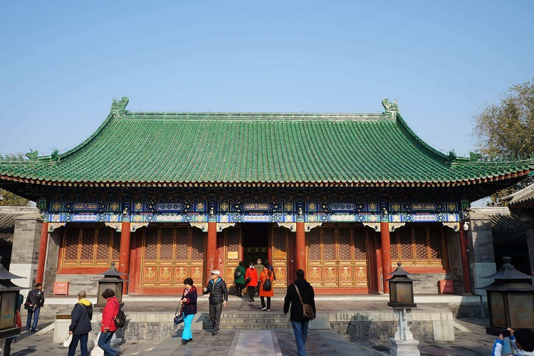 Con cháu của Khánh Hy Thân vương Vĩnh Lân sinh sống tại Khánh vương phủ cho tới đời thứ 4 thì không còn người nối dõi. Do vậy, vào năm 1852, Khánh vương phủ được hoàng đế Hàm Phong ban cho Cung Trung Thân vương Dịch Hân. Theo đó, Khánh vương phủ được đổi tên thành “Cung vương phủ”. Tên gọi này được sử dụng đến ngày nay.