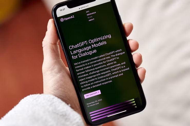 Những ứng dụng ChatGPT giả mạo này được tạo ra có thể đánh cắp dữ liệu của người dùng. Ngoài ra, một số ứng dụng giả mạo còn yêu cầu người dùng trả một khoản phí sử dụng hàng tháng.