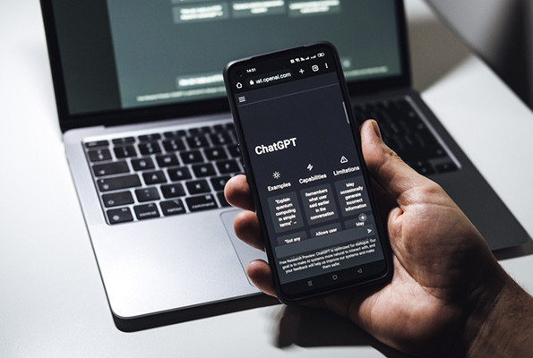 Ví dụ như các thông tin vị trí người dùng ứng dụng ChatGPT giả mạo sẽ được chia sẻ với ByteDance, Amazon, Appodeal và InMobi… thông qua ứng dụng ChatGPT AI Writing Assistant.