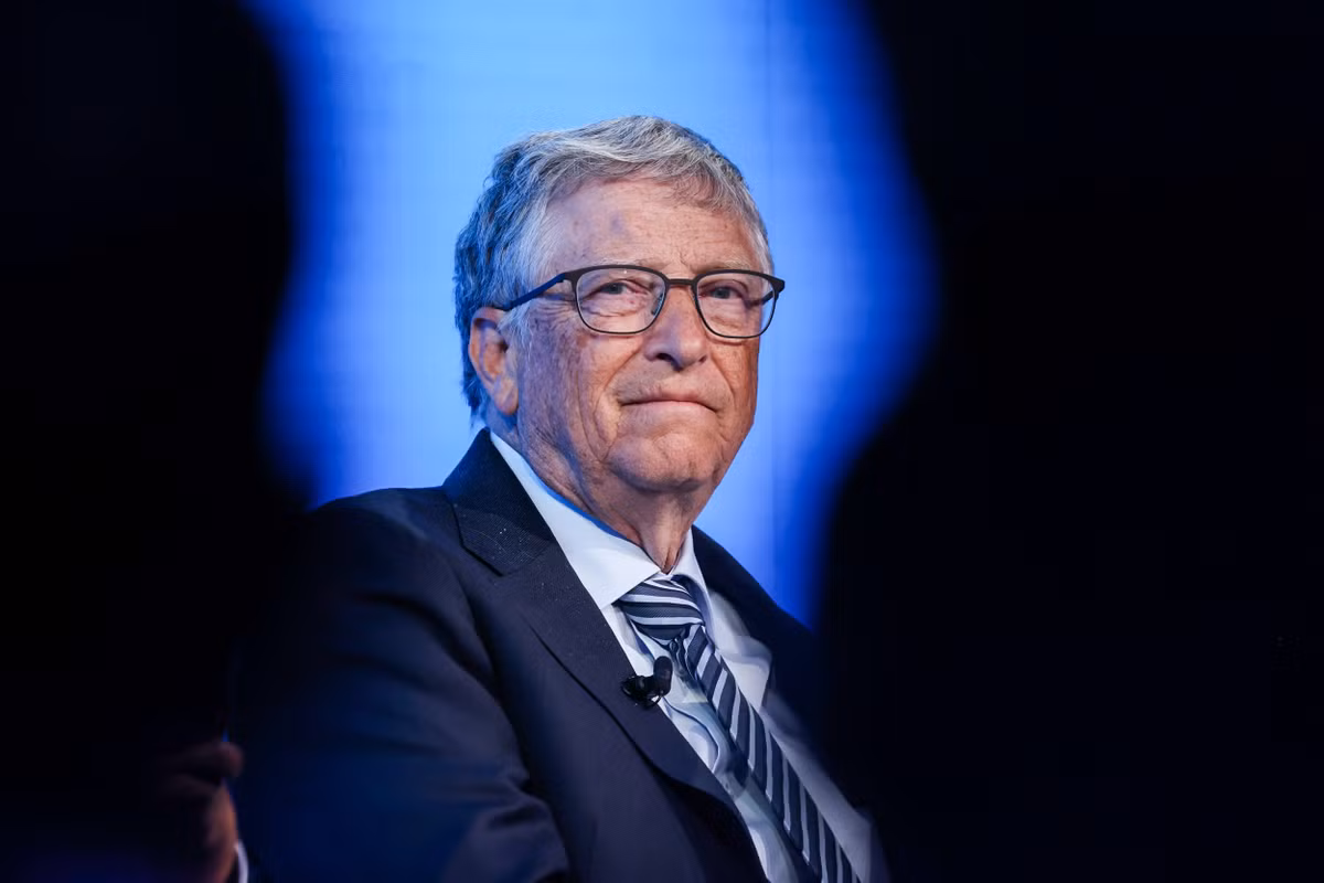 Vì vậy, tỷ phú Gates kêu gọi các chính phủ trên toàn thế giới hỗ trợ các nhà dịch tễ học và các nhà lập mô hình máy tính để giúp xác định những mối đe dọa sức khỏe toàn cầu mới. Bên cạnh việc giám sát toàn cầu để phát hiện các mối nguy hiểm của đại dịch, ông nhận định các nước cần tăng chi tiêu để cải thiện khả năng sẵn sàng đối phó.