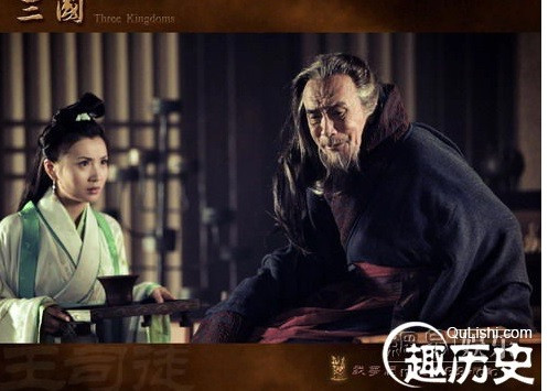 Tuy nhiên, sau này Hà Tiến bị hoạn quan giết chết. Thái thú Hà Đông khi ấy là Đổng Trác tiến quân vào kinh thành Lạc Dương, khống chế cục diện và lập Hán Hiến Đế Lưu Hiệp làm vua. Theo đó, quyền lực của Đổng Trác khá lớn nên tư đồ Vương Doãn phải giả vờ nương theo.