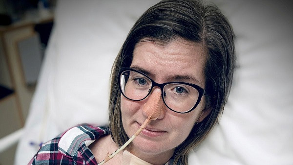 Bac si rut may tho, benh nhan hon me bong mo mat gay soc