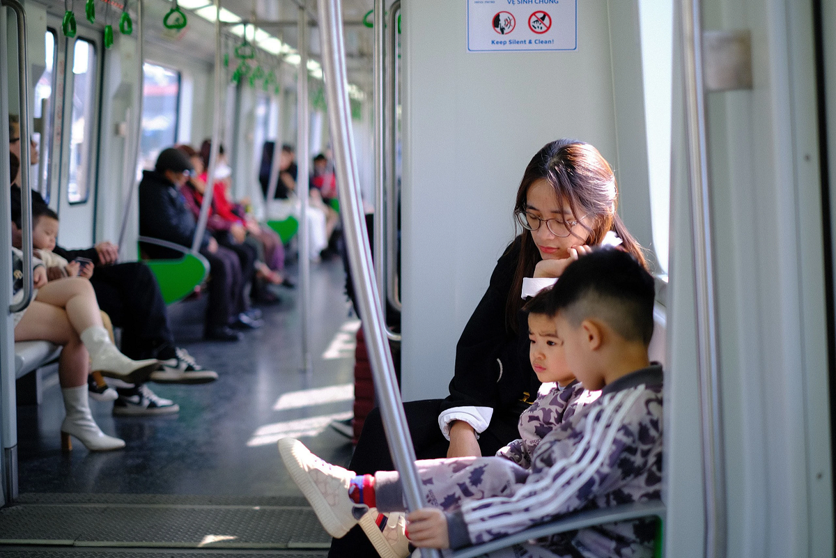 Tet Giap Thin, nhieu nguoi dan Ha Noi chon di du xuan bang tau dien-Hinh-10