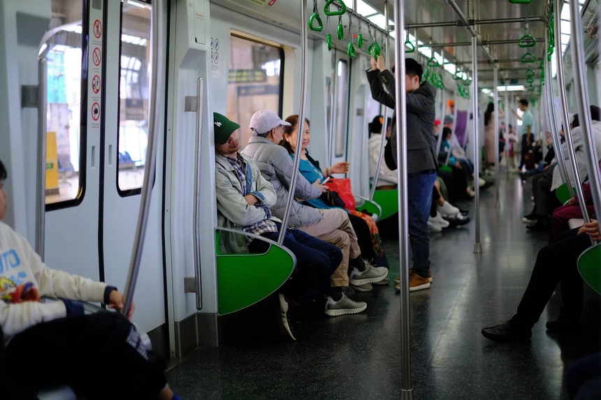 Tet Giap Thin, nhieu nguoi dan Ha Noi chon di du xuan bang tau dien-Hinh-7