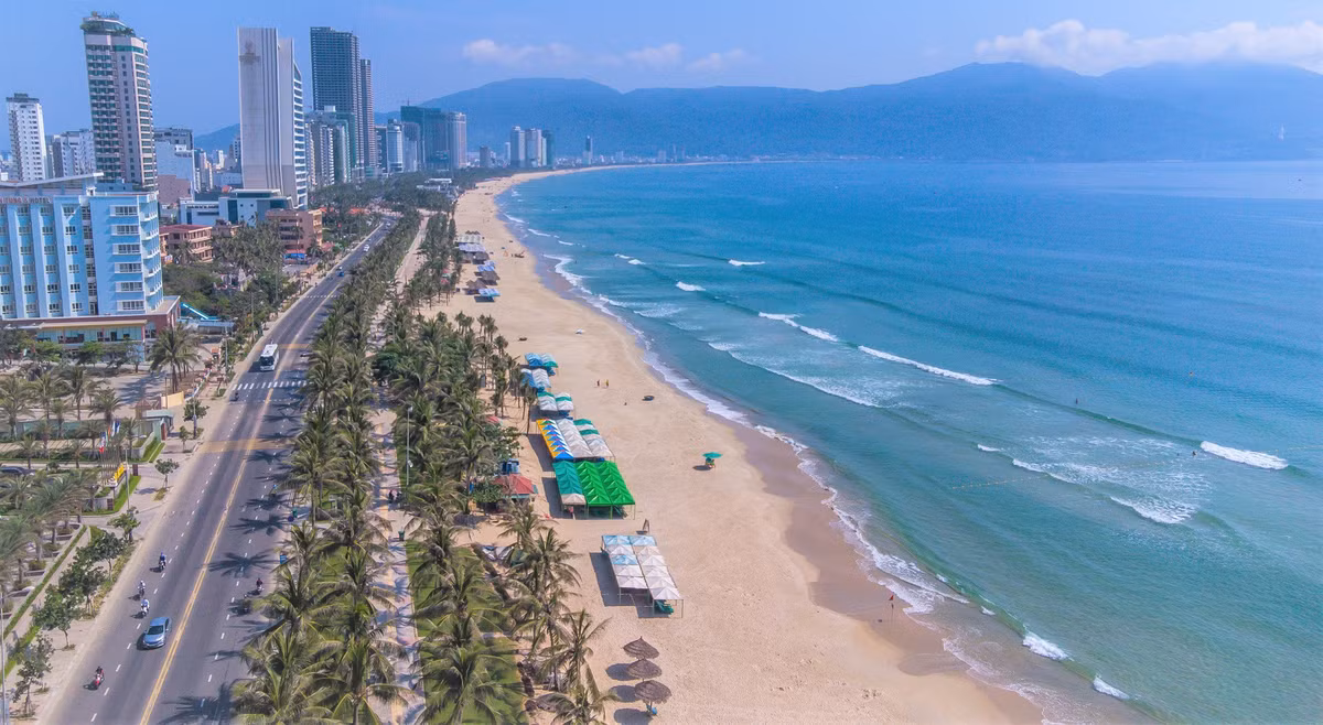 Bai bien My Khe cua Da Nang lot top dep nhat chau A