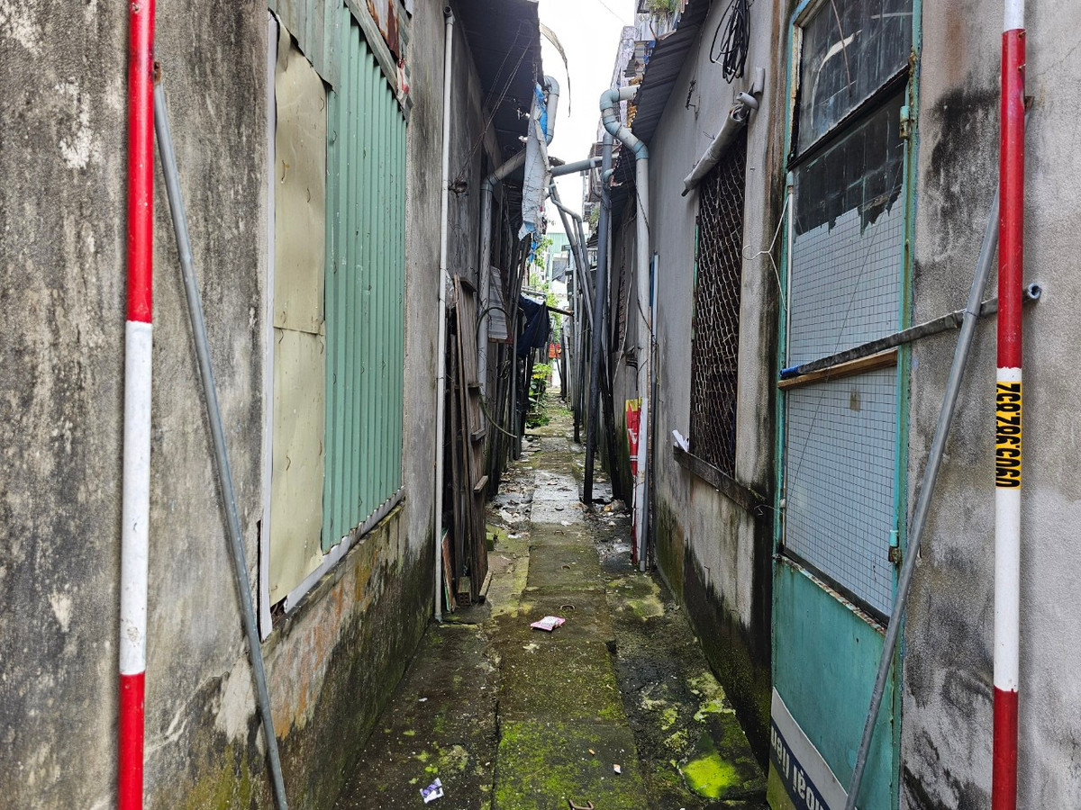 Hiện UBND TP Đà Nẵng đang giao Sở Xây dựng, UBND các quận Liên Chiểu, Hải Châu và các cơ quan liên quan triển khai khảo sát nhu cầu của các hộ dân đang thuê nhà, xây dựng kế hoạch, phương án di dời, giải tỏa 3 khu chung cư trên.