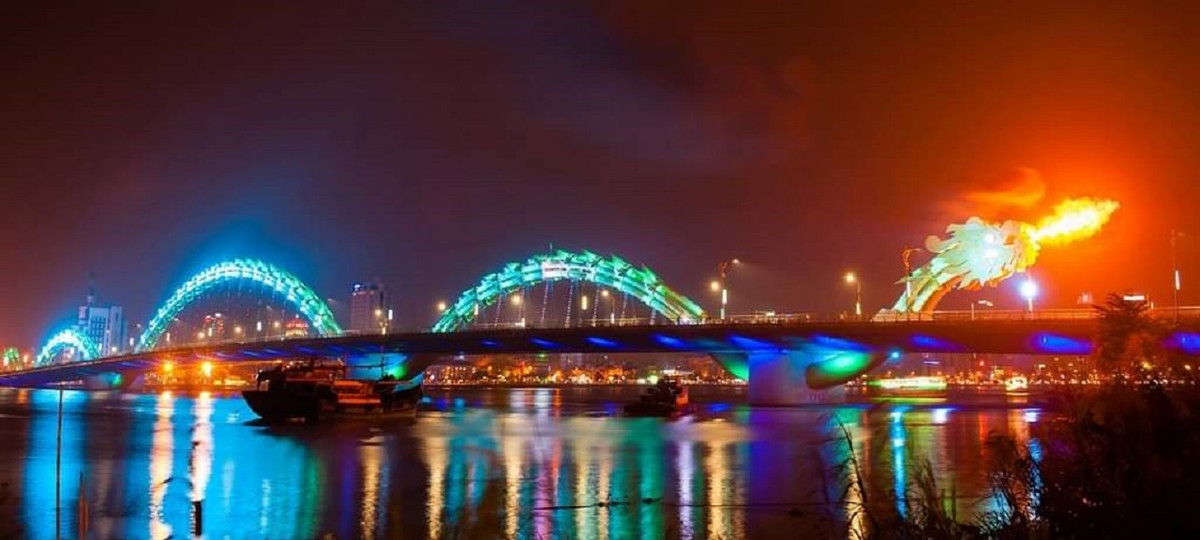 Theo thiết kế, rồng trên cầu có thể phun lửa trong 2 phút và kế tiếp là 3 phút phun nước.