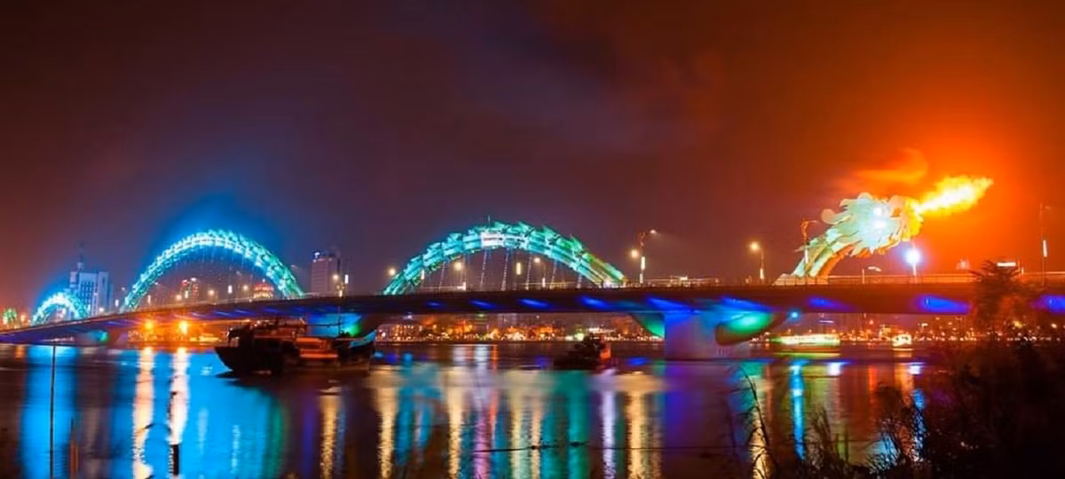 Theo thiết kế, rồng trên cầu có thể phun lửa trong 2 phút và kế tiếp là 3 phút phun nước.