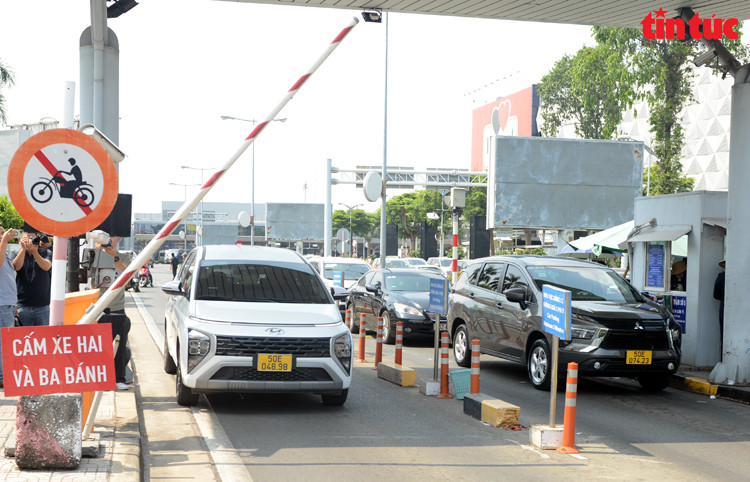 Cang HKQT Tan Son Nhat thu nghiem he thong thu phi khong dung tien mat-Hinh-6