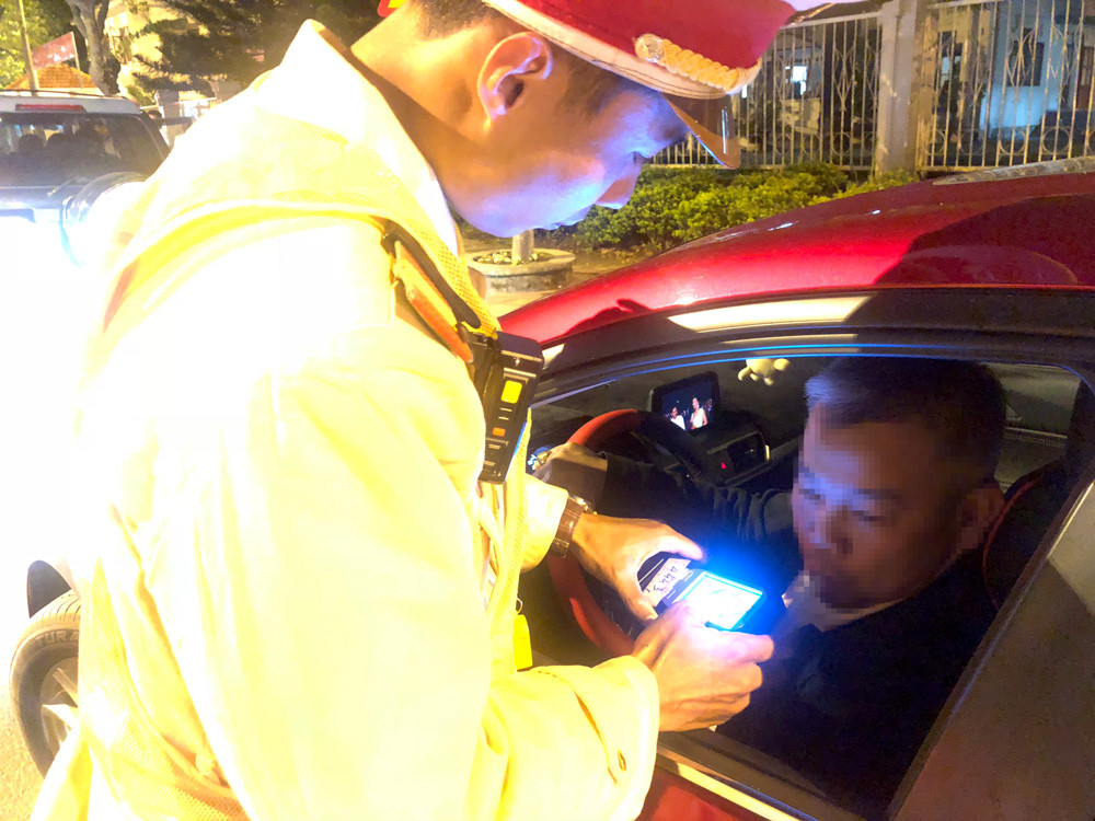 Lam Dong: De nghi xu ly hai can bo vi pham nong do con