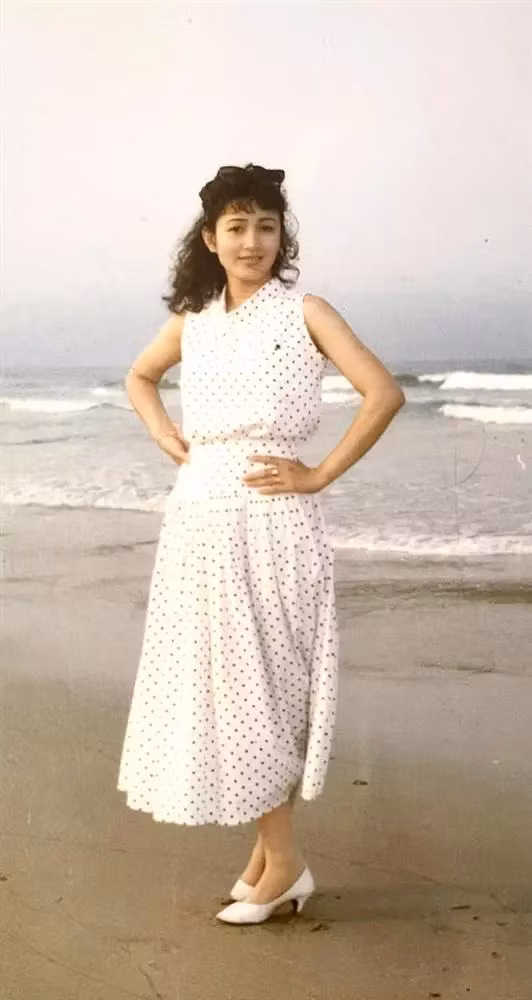 NSND Minh Hòa sinh năm 1964 là người gốc Hà Nội, sinh ra trong một đại gia đình nghệ thuật. Bố chị là nghệ sĩ kèn clarinette và saxophone Trần Đình Giang, nối nghiệp kèn, còn có anh họ Trần Mạnh Tuấn – con trai nghệ sĩ cải lương Tùng Ngọc – bác ruột Minh Hòa. Nhờ có nền tảng như vậy nên NSND Minh Hòa quyết định đi theo con đường nghệ thuật. Chị về Nhà hát Kịch Hà Nội vào thời điểm hoàng kim của sân khấu. Chị cứ rong ruổi Bắc, Trung, Nam để diễn hết vở này tới vở khác.