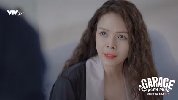 Còn diễn viên Diễm Hương - vợ Hồng Quang, cô cũng gây ấn tượng trên phim phát sóng giờ vàng với nhiều phim, trong đó nổi bật nhất là: Tình yêu và tham vọng, Garage hạnh phúc.