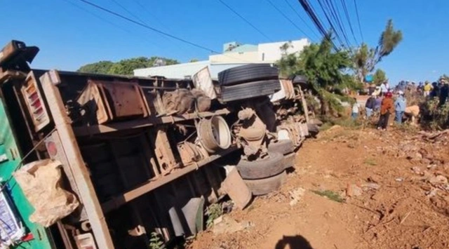 Hiện nguyên nhân vụ tai nạn đang được điều tra, làm rõ.