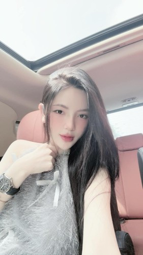 Chu Thanh Huyền trước đó khoe ảnh vai trần gợi cảm, chuẩn bị cùng Quang Hải lên núi làm từ thiện trước khi về nhà chồng đón Tết.